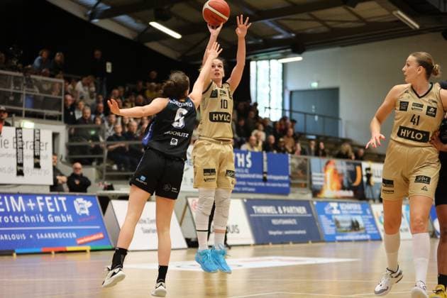 16 03 2024, Basketball, Women, Cup Final Tournament of the Womens Basketball Bundesliga, Season 2023 2024, Semifinals, Saarlouis Royals Eigner Angels Nördlingen, Sanja Mandic Saarlouis Royals , Nicole Brochlitz Eigner Angels Nördlingen Saarlouis Stadtgartenhalle Saarland Germany EN