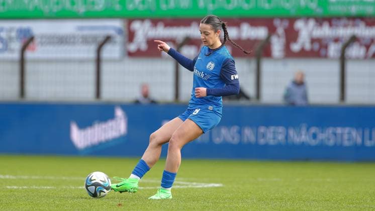 from left Selma Licina SV Meppen, 18 on the ball, cropped image, single image, full body, action, action, match scene, THE DFB REGULATIONS PROHIBIT ANY USE OF PHOTOGRAPHS AS IMAGE SEQUENCES AND OR QUASI VIDEO , 17 03 2024, Meppen Germany , Football, 2 Womens Bundesliga, SV Meppen FC Ingolstadt 04 xobx