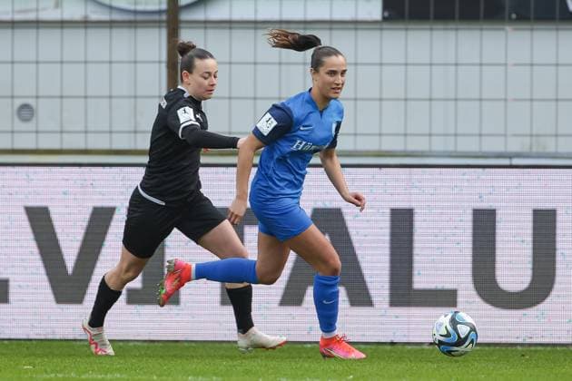 from left Paula Vidovic FC Ingolstadt 04, 11 and Jeske Steenwijk SV Meppen, 2 in a duel, dynamic, action, action, game scene, THE DFB GUIDELINES PROHIBIT ANY USE OF PHOTOGRAPHS AS IMAGE SEQUENCES AND OR QUASI VIDEO DFB REGULATIONS PROHIBIT ANY USE OF PHOTOGRAPHS AS IMAGE SEQUENCES AND OR QUASI VIDEO , 17 03 2024, Meppen Germany , Football, 2 Women Bundesliga, SV Meppen FC Ingolstadt 04 xobx