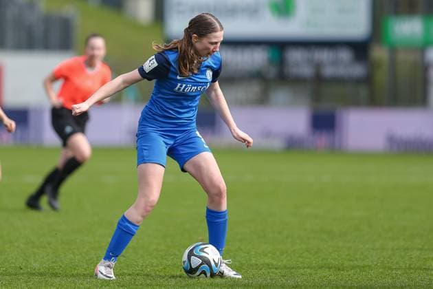 v li Laura Bröring SV Meppen, 6 on the ball, single image, full body, action, action, game scene, THE DFB REGULATIONS PROHIBIT ANY USE OF PHOTOGRAPHS AS IMAGE SEQUENCES AND OR QUASI VIDEO , 17 03 2024, Meppen Germany , Football, 2 Womens Bundesliga, SV Meppen FC Ingolstadt 04 xobx