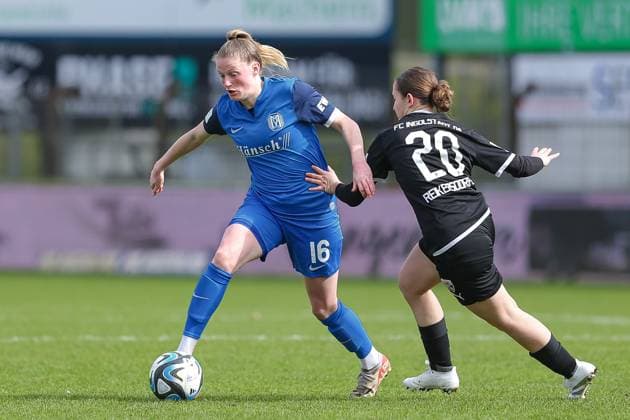 from left Sarah Schulte SV Meppen, 16 and Katharina Reikersdorfer FC Ingolstadt 04, 20 in a duel, dynamic, action, action, game scene, THE DFB GUIDELINES PROHIBIT ANY USE OF PHOTOGRAPHS AS IMAGE SEQUENCES AND OR QUASI VIDEO DFB REGULATIONS PROHIBIT ANY USE OF PHOTOGRAPHS AS IMAGE SEQUENCES AND OR QUASI VIDEO , 17 03 2024, Meppen Germany , Football, 2 Women Bundesliga, SV Meppen FC Ingolstadt 04 xobx