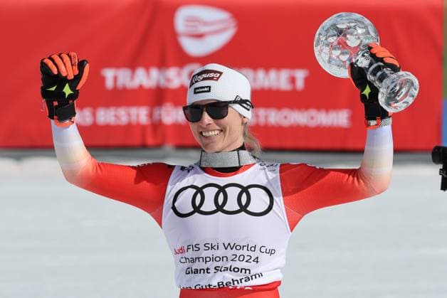 Sport Themen der Woche KW11 Sport Bilder des Tages ALPINE SKIING - FIS WC Final Saalbach SAALBACH,AUSTRIA,17.MAR.24 - ALPINE SKIING - FIS World Cup Final, giant slalom, ladies. Image shows the rejoicing of Lara Gut-Behrami (SUI). keywords: crystal globe.  GEPAxpictures xWolfgangxGrebien