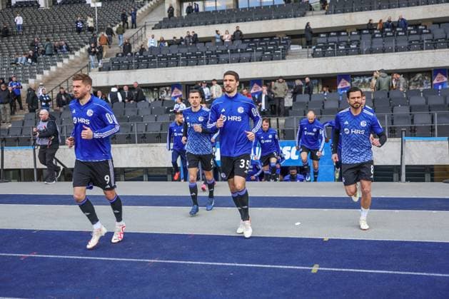 17 03 2024, Soccer, 2 Bundesliga, Matchday 26, Season 2023 2024, Hertha BSC FC Schalke 04, f l Simon Terodde FC Schalke 04 , Ron Schallenberg FC Schalke 04 , Marcin Kaminski FC Schalke 04 Berlin Olympiastadion Berlin Germany xRHR PHOTO TRx Copyright: RHR-FOTOx RHR-FOTO TR