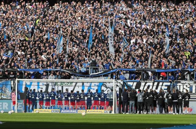 GER, 2 Liga, Hamburger SV vs SV Wehen Wiesbaden 17 03 2024, Volksparkstadion, Hamburg, GER, 2 Liga, Hamburger SV vs SV Wehen Wiesbaden in the picture picture shows Before the match the Hamburger SV team poses for the fans nordphotoxGmbHx xTauchnitz nph00059