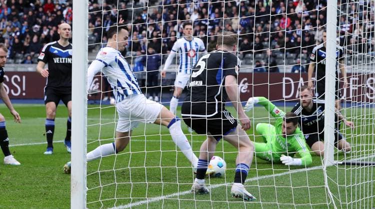 Haris Tabakovic scores the goal for 1 0 against goalkeeper Marius Müller Sport Football Soccer DFL 2 Bundesliga Men 26 Matchday Season 2023 2024 17 03 2024 Hertha BSC Berlin vs FC Schalke 04 DFL regulations prohibit any use of photographs as image sequences and or quasi video