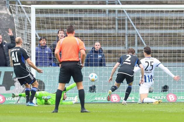 17 03 2024, xtgx, Fußball 2 Bundesliga, Hertha BSC FC Schalke 04 emspor, v l Haris Tabakovic Hertha, 25 schiesst Tor, Torschuetze, erzielt Tor, Treffer, scores the goal 1 0 DFL DFB REGULATIONS PROHIBIT ANY USE OF PHOTOGRAPHS as IMAGE SEQUENCES and or QUASI VIDEO Berlin