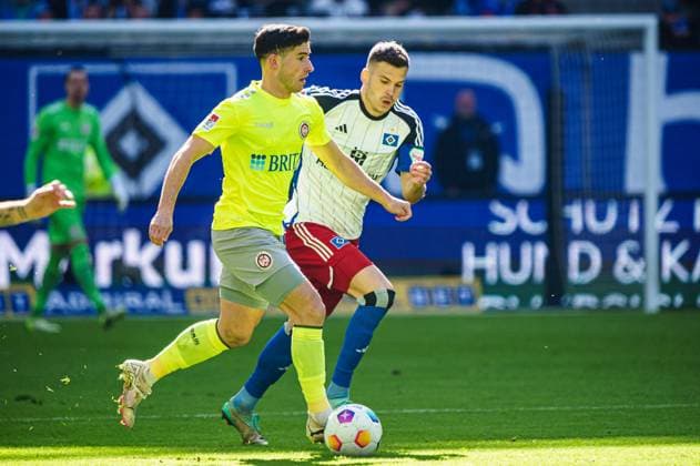 Robin Heusser SV Wehen Wiesbaden, 07 , Laszlo Benes Hamburger SV, 08 GER, Hamburger SV vs SV Wehen Wiesbaden, Football, 2 Bundesliga, Matchday 26, Season 2023 2024, 17 03 2024 DFL REGULATIONS PROHIBIT ANY USE OF PHOTOGRAPHS AS IMAGE SEQUENCES AND OR QUASI VIDEO GER, Hamburger SV vs SV Wehen Wiesbaden, Football, 2 Bundesliga, Matchday 26, Season 2023 2024, 17 03 2024 Hamburg Copyright: xEibner-Pressefoto MarcelxvonxFehrnx EP_MFN