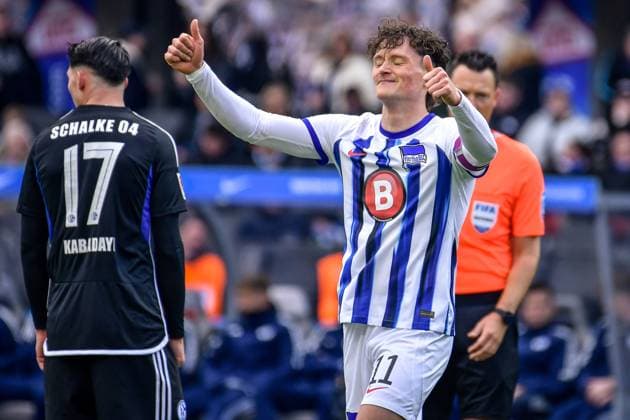 Soccer 2 Bundesliga, Hertha BSC FC Schalke 04 17 03 2024, xdanx, Soccer 2 Bundesliga, Hertha BSC FC Schalke 04, v l Yusuf Kabadayi FC Schalke 04 17 ,Fabian Reese Hertha BSC 11 ,gives instructions, gestures with arms, gesticulates, gives instructions DFL DFB REGULATIONS PROHIBIT ANY USE OF PHOTOGRAPHS as IMAGE SEQUENCES and or QUASI VIDEO Photo Daniel Lakomski Mix1 Berlin Olympiastadion Berlin Berlin Germany EN Copyright: xDanielxLakomskix