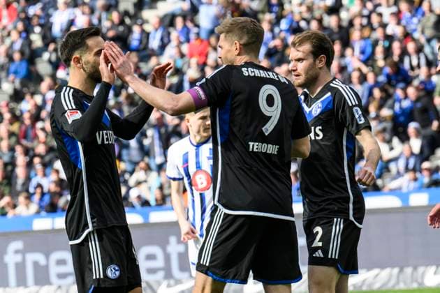 v l Kenan Karaman Schalke 04, 19 , Simon Terodde Schalke 04, 09 , Thomas Ouwejan Schalke 04, 02 , Goal, hit, jubilation, goal celebration, joy, enthusiasm, after 1 1, Hertha BSC FC Schalke 04, 2 Bundesliga, Football, DFB, Season 2023 2024, Matchday 26, Olympia Stadion Berlin, DFB DFL REGULATIONS PROHIBIT ANY USE OF PHOTOGRAPHS AS IMAGE SEQUENCES AND OR QUASI VIDEO, 17 03 2024, Copyright: HMBxMedia UwexKoch