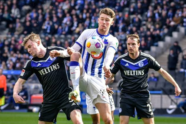 Soccer 2 Bundesliga, Hertha BSC FC Schalke 04 17 03 2024, xdanx, Soccer 2 Bundesliga, Hertha BSC FC Schalke 04, v l Derry John Murkin FC Schalke 04 5 ,Linus Gechter Hertha BSC 44 ,Thomas Ouwejan FC Schalke 04 2 ,duel, duel, fight, tackle DFL DFB REGULATIONS PROHIBIT ANY USE OF PHOTOGRAPHS as IMAGE SEQUENCES and or QUASI VIDEO Photo Daniel Lakomski Mix1 Berlin Olympiastadion Berlin Berlin Germany EN Copyright: xDanielxLakomskix