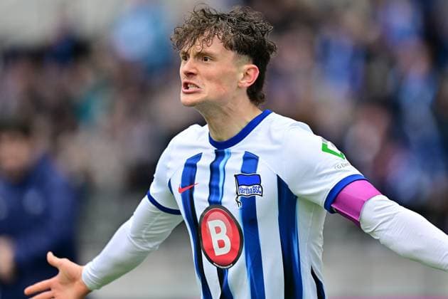 Fabian Reese Hertha BSC, 11 , Goal celebration, GER, Hertha BSC vs Schalke 04, Soccer Men, 2 Bundesliga, Season 2023 2024, Matchday 26, 17 03 2024 DFL REGULATIONS PROHIBIT ANY USE OF PHOTOGRAPHS AS IMAGE SEQUENCES AND OR QUASI VIDEO GER, Hertha BSC vs Schalke 04, Soccer Men, 2 Bundesliga, Season 2023 2024, Matchday 26, 17 03 2024 Berlin Copyright: xEibner-Pressefotox xClaudiusxRauchx EP_CRH
