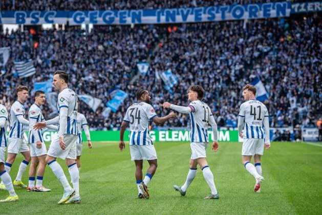 2 Soccer Bundesliga, Hertha BSC vs. FC Schalke 04 Berlin, 17 03 2024 Cheers for 2 0 by Fabian Reese Hertha BSC, 11 , Deyovaisio Zeefuik Hertha BSC, 34 2 Soccer Bundesliga, Hertha BSC vs. FC Schalke 04, Olympiastadion, Berlin, 17 03 2024 DFL REGULATES PROHIBIT ANY USE OF PHOTOGRAPHS AS IMAGE SEQUENCES AND OR QUASI VIDEO Copyright: xBEAUTIFULxSPORTS LucianoxLimax