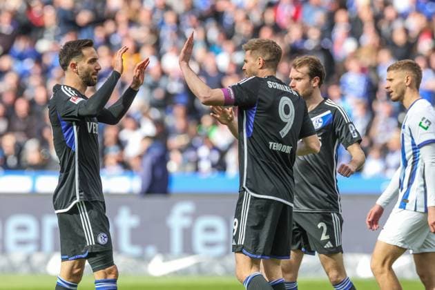 17 03 2024, Soccer, 2 Bundesliga, Matchday 26, Season 2023 2024, Hertha BSC FC Schalke 04, f l Kenan Karaman FC Schalke 04 , Simon Terodde FC Schalke 04 , Thomas Ouwejan FC Schalke 04 cheer Berlin Olympiastadion Berlin Germany xRHR PHOTO TRx Copyright: RHR-FOTOx RHR-FOTO TR