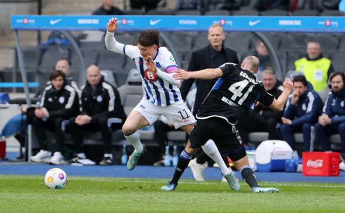 Fabian Reese in a duel with Henning Matriciani Sport Football Soccer DFL 2 Bundesliga Men 26 Matchday Season 2023 2024 17 03 2024 Hertha BSC Berlin vs FC Schalke 04 DFL regulations prohibit any use of photographs as image sequences and or quasi video