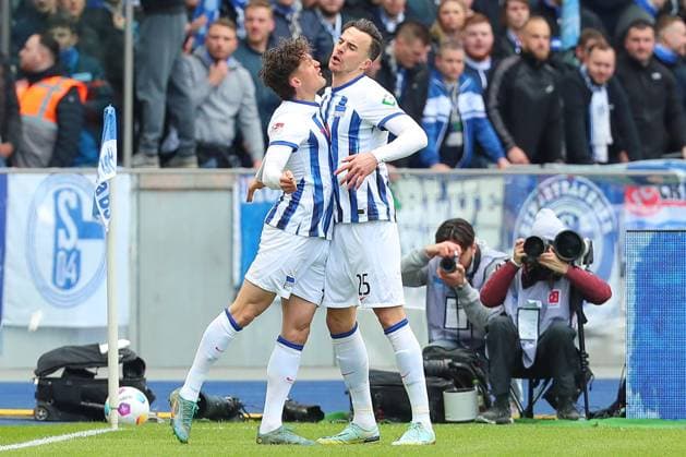 17 03 2024, xtgx, Fußball 2 Bundesliga, Hertha BSC FC Schalke 04 emspor, v l Fabian Reese Hertha, 11 , Haris Tabakovic Hertha, 25 Jubel, Torjubel, jubelt ueber das Tor, celebrate the goal, celebration DFL DFB REGULATIONS PROHIBIT ANY USE OF PHOTOGRAPHS as IMAGE SEQUENCES and or QUASI VIDEO Berlin