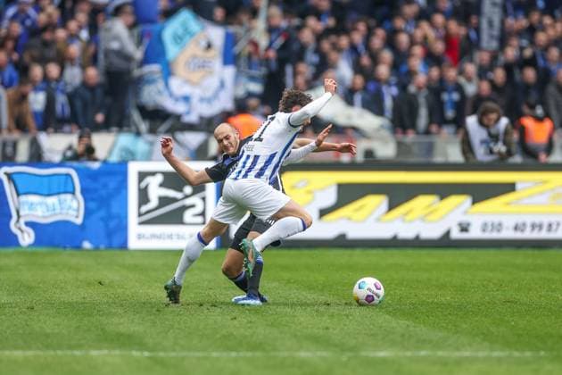 17 03 2024, Soccer, 2 Bundesliga, Matchday 26, Season 2023 2024, Hertha BSC FC Schalke 04, f l Henning Matriciani FC Schalke 04 , Fabian Reese Hertha BSC Berlin Olympiastadion Berlin Germany xRHR PHOTO TRx Copyright: RHR-FOTOx RHR-FOTO TR