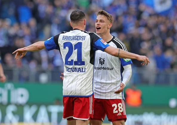 2 Liga Season 2023 2024 26 Matchday 17 03 2024 Hamburger SV SV Wehen Wiesbaden at Volksparkstadion 1 0 Goal celebration f l Levin Oeztunali Hamburger SV , Goalscorer Miro Muheim Hamburger SV DFL REGULATIONS PROHIBIT ANY USE OF PHOTOGRAPHS AS IMAGE SEQUENCES AND OR QUASI VIDEO