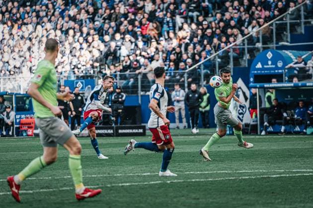 Soccer Men Season 2023 2024 2 Soccer Bundesliga 26 Matchday Hamburger SV vs SV Wehen Wiesbaden 17 03 2024 Miro Muheim 28, HSV scores Sascha Mockenhaupt 4, SV Wehen Wiesbaden and that leads to the goal Hamburg Volksparkstadion Hamburg Germany