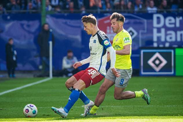 Miro Muheim Hamburger SV, 28 , Thijmen Goppel SV Wehen Wiesbaden, 09 GER, Hamburger SV vs SV Wehen Wiesbaden, Football, 2 Bundesliga, Matchday 26, Season 2023 2024, 17 03 2024 DFL REGULATIONS PROHIBIT ANY USE OF PHOTOGRAPHS AS IMAGE SEQUENCES AND OR QUASI VIDEO GER, Hamburger SV vs SV Wehen Wiesbaden, Football, 2 Bundesliga, Matchday 26, Season 2023 2024, 17 03 2024 Hamburg Copyright: xEibner-Pressefoto MarcelxvonxFehrnx EP_MFN