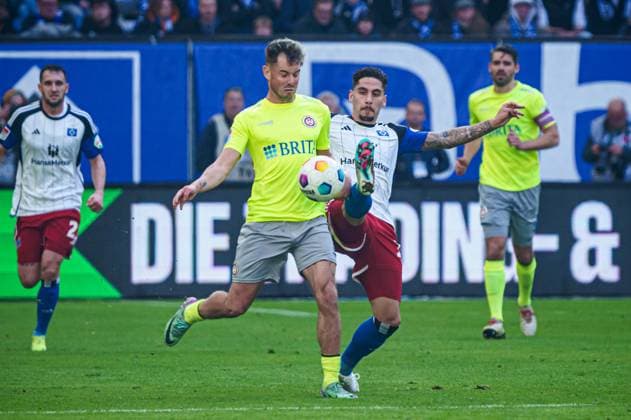 Thijmen Goppel SV Wehen Wiesbaden, 09 , Ludovit Reis Hamburger SV, 14 GER, Hamburger SV vs SV Wehen Wiesbaden, Football, 2 Bundesliga, Matchday 26, Season 2023 2024, 17 03 2024 DFL REGULATIONS PROHIBIT ANY USE OF PHOTOGRAPHS AS IMAGE SEQUENCES AND OR QUASI VIDEO GER, Hamburger SV vs SV Wehen Wiesbaden, Football, 2 Bundesliga, Matchday 26, Season 2023 2024, 17 03 2024 Hamburg Copyright: xEibner-Pressefoto MarcelxvonxFehrnx EP_MFN
