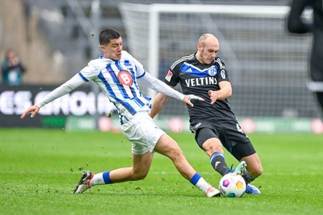 2 Bundesliga Hertha BSC Berlin FC Schalke 04 on 17 03 2024 at Olympiastadion in Berlin Henning Matriciani FC Schalke 04 in a tackle against Ibrahim Maza Hertha BSC Berlin MT