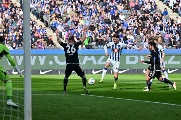 Linus Gechter Hertha BSC, 44 , GER, Hertha BSC vs Schalke 04, Soccer Men, 2 Bundesliga, Season 2023 2024, Matchday 26, 17 03 2024 DFL REGULATIONS PROHIBIT ANY USE OF PHOTOGRAPHS AS IMAGE SEQUENCES AND OR QUASI VIDEO GER, Hertha BSC vs Schalke 04, Soccer Men, 2 Bundesliga, Season 2023 2024, Matchday 26, 17 03 2024 Berlin Copyright: xEibner-Pressefotox xClaudiusxRauchx EP_CRH