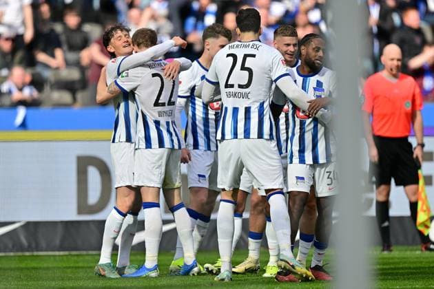 Goal celebration Hertha after 3 2 by Marten Winkler Hertha BSC, 22 , GER, Hertha BSC vs Schalke 04, Soccer Men, 2 Bundesliga, Season 2023 2024, Matchday 26, 17 03 2024 DFL REGULATIONS PROHIBIT ANY USE OF PHOTOGRAPHS AS IMAGE SEQUENCES AND OR QUASI VIDEO GER, Hertha BSC vs Schalke 04, Soccer Men, 2 Bundesliga, Season 2023 2024, Matchday 26, 17 03 2024 Berlin Copyright: xEibner-Pressefotox xClaudiusxRauchx EP_CRH