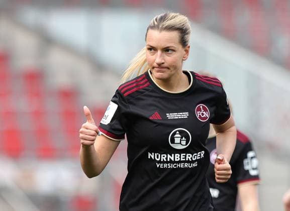 17 03 2024 Soccer Season 2023 2024 1 Women Soccer Bundesliga 16 Matchday 1 FC Nürnberg FCN Club SC Freiburg Sportfoto Zink DaMa xdaxmax Medina Desic 30, 1 FC Nürnberg FCN shows thumbs up Thumbs up