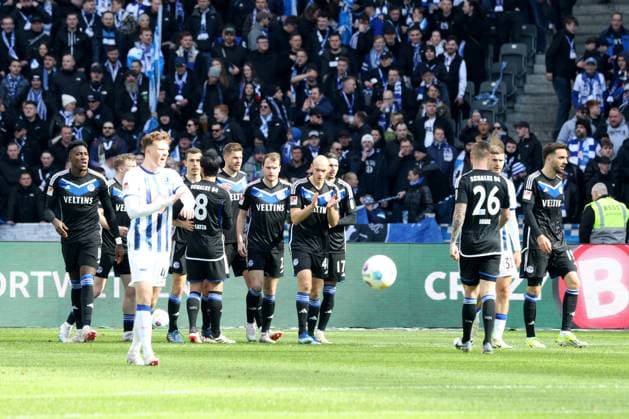 DEU, DFL, 2 FBL, Hertha BSC vs 1 FC Schalke, 17 03 2024, Berliner Olympiastadion, Berlin, DEU, DFL, 2 FBL, Hertha BSC vs 1 FC Schalke, im Bild nach dem 1 1 , Schalker Spielerkreis, Pascal Klemens Hertha BSC Berlin 41 DFL regulations prohibit any use of Photographs as image sequences and or quasi video Foto Juergen Engler nordphoto GmbH nordphotoxGmbHx xEngler nph00076