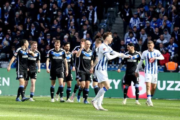 DEU, DFL, 2 FBL, Hertha BSC vs 1 FC Schalke, 17 03 2024, Berliner Olympiastadion, Berlin, DEU, DFL, 2 FBL, Hertha BSC vs 1 FC Schalke, im Bild nach dem 1 1 , Schalker Spielerkreis, Pascal Klemens Hertha BSC Berlin 41 DFL regulations prohibit any use of Photographs as image sequences and or quasi video Foto Juergen Engler nordphoto GmbH nordphotoxGmbHx xEngler nph00076