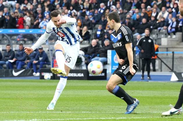 DEU, DFL, 2 FBL, Hertha BSC vs 1 FC Schalke, 17 03 2024, Berliner Olympiastadion, Berlin, DEU, DFL, 2 FBL, Hertha BSC vs 1 FC Schalke, im Bild Haris Tabakovic Hertha BSC Berlin 25 , Ron Schallenberg Schalke 04 6 DFL regulations prohibit any use of Photographs as image sequences and or quasi video Foto Juergen Engler nordphoto GmbH nordphotoxGmbHx xEngler nph00076