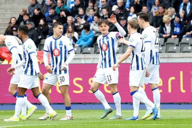 DEU, DFL, 2 FBL, Hertha BSC vs 1 FC Schalke, 17 03 2024, Berliner Olympiastadion, Berlin, DEU, DFL, 2 FBL, Hertha BSC vs 1 FC Schalke, im Bild 2 1 durch Haris Tabakovic Hertha BSC Berlin 25 , Fabian Reese Hertha BSC Berlin 11 , Hertha Spielerkreis DFL regulations prohibit any use of Photographs as image sequences and or quasi video Foto Juergen Engler nordphoto GmbH nordphotoxGmbHx xEngler nph00076