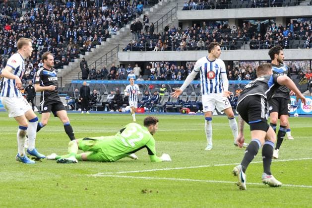 DEU, DFL, 2 FBL, Hertha BSC vs 1 FC Schalke, 17 03 2024, Berliner Olympiastadion, Berlin, DEU, DFL, 2 FBL, Hertha BSC vs 1 FC Schalke, im Bild 3 2 durch Marten Winkler Hertha BSC Berlin 22 , Haris Tabakovic Hertha BSC Berlin 25 , Marius Mueller Schalke 04 32 DFL regulations prohibit any use of Photographs as image sequences and or quasi video Foto Juergen Engler nordphoto GmbH nordphotoxGmbHx xEngler nph00076
