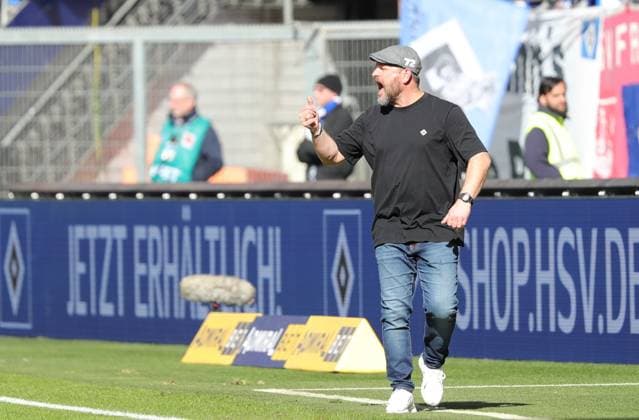 GER, 2 Liga, Hamburger SV vs SV Wehen Wiesbaden 17 03 2024, Volksparkstadion, Hamburg, GER, 2 Liga, Hamburger SV vs SV Wehen Wiesbaden in the picture picture shows Coaching zone Sideline Coaching area Technical zone Coach Steffen Baumgart Hamburger SV gives instructions, gesticulates and shouts nordphotoxGmbHx xTauchnitz nph00059