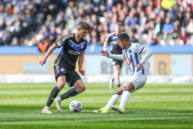 17 03 2024, Soccer, 2 Bundesliga, Matchday 26, Season 2023 2024, Hertha BSC FC Schalke 04, f l Simon Terodde FC Schalke 04 , Jeremy Dudziak Hertha BSC Berlin Olympiastadion Berlin Germany xRHR PHOTO TRx Copyright: RHR-FOTOx RHR-FOTO TR