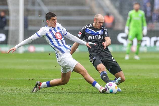 17 03 2024, Soccer, 2 Bundesliga, Matchday 26, Season 2023 2024, Hertha BSC FC Schalke 04, f l Ibrahim Maza Hertha BSC , Henning Matriciani FC Schalke 04 Berlin Olympiastadion Berlin Germany xRHR PHOTO TRx Copyright: RHR-FOTOx RHR-FOTO TR