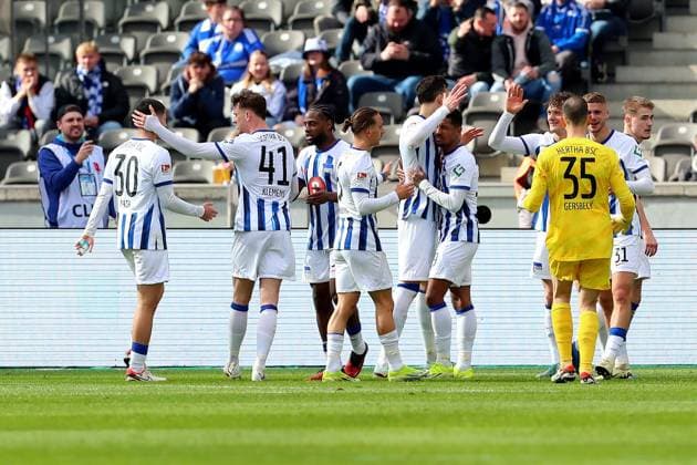 17 03 2024, xtgx, Fußball 2 Bundesliga, Hertha BSC Berlin FC Schalke 04 emspor, v l Torjubel nach dem Tor zum celebrating the goal celebrate 3 2 durch Marten Winkler Hertha BSC Berlin DFL DFB REGULATIONS PROHIBIT ANY USE OF PHOTOGRAPHS as IMAGE SEQUENCES and or QUASI VIDEO Berlin