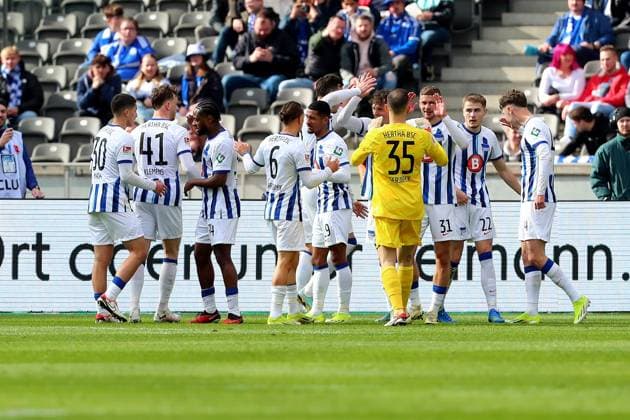 17 03 2024, xtgx, Fußball 2 Bundesliga, Hertha BSC Berlin FC Schalke 04 emspor, v l Torjubel nach dem Tor zum celebrating the goal celebrate 3 2 durch Marten Winkler Hertha BSC Berlin DFL DFB REGULATIONS PROHIBIT ANY USE OF PHOTOGRAPHS as IMAGE SEQUENCES and or QUASI VIDEO Berlin