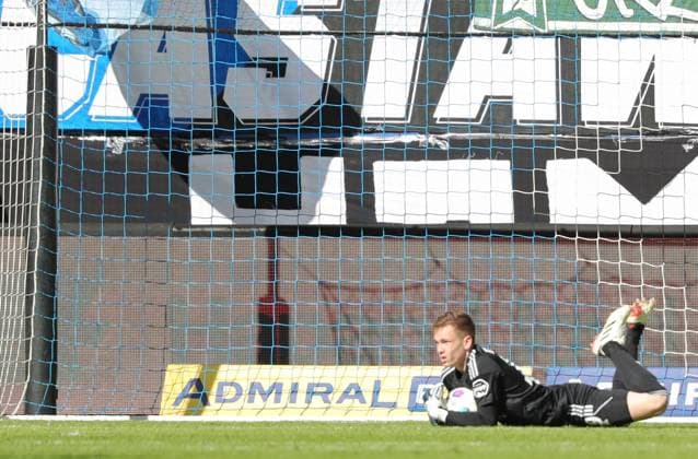 GER, 2 Liga, Hamburger SV vs SV Wehen Wiesbaden 17 03 2024, Volksparkstadion, Hamburg, GER, 2 Liga, Hamburger SV vs SV Wehen Wiesbaden im Bild picture shows goalkeeper save by goalkeeper Matheo Raab Hamburger SV 19 nordphotoxGmbHx xTauchnitz nph00059