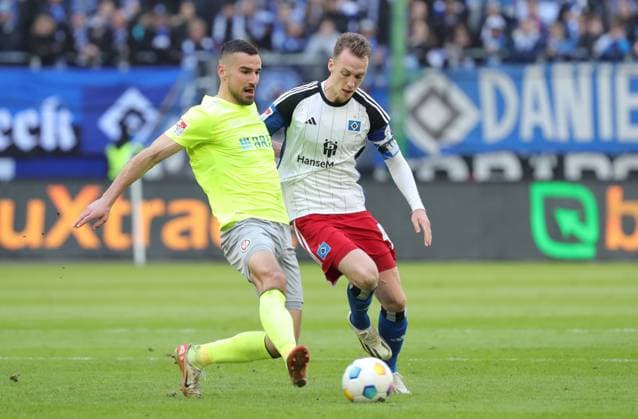 GER, 2 Liga, Hamburger SV vs SV Wehen Wiesbaden 17 03 2024, Volksparkstadion, Hamburg, GER, 2 Liga, Hamburger SV vs SV Wehen Wiesbaden in the picture picture shows Ivan Prtajin SV Wehen Wiesbaden 18 in a duel against Sebastian Schonlau Hamburger SV 04 nordphotoxGmbHx xTauchnitz nph00059
