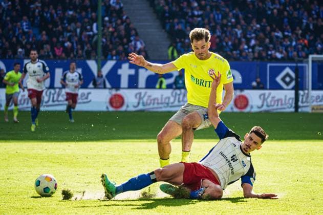 Thijmen Goppel SV Wehen Wiesbaden, 09 , Dennis Hadzikadunic Hamburger SV, 05 GER, Hamburger SV vs SV Wehen Wiesbaden, Football, 2 Bundesliga, Matchday 26, Season 2023 2024, 17 03 2024 DFL REGULATIONS PROHIBIT ANY USE OF PHOTOGRAPHS AS IMAGE SEQUENCES AND OR QUASI VIDEO GER, Hamburger SV vs SV Wehen Wiesbaden, Football, 2 Bundesliga, Matchday 26, Season 2023 2024, 17 03 2024 Hamburg Copyright: xEibner-Pressefoto MarcelxvonxFehrnx EP_MFN
