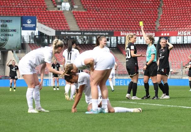 17 03 2024 Soccer Season 2023 2024 1 Women Soccer Bundesliga 16 Matchday 1 FC Nuremberg FCN Club SC Freiburg Sportfoto Zink DaMa xdaxmax Medina Desic 30, 1 FC Nuremberg FCN sees from Karoline Wacker referee in the yellow card yellow after foul on Cora Zicai 28 , SC Freiburg