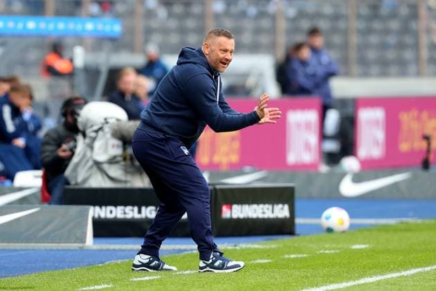 17 03 2024, xtgx, Fussball 2 Bundesliga, Hertha BSC Berlin FC Schalke 04 emspor, v l coach Pal Dardai Hertha BSC Berlin gesticulates gives instructions with his arms gesticulate gives instructions, gesticulate DFL DFB REGULATIONS PROHIBIT ANY USE OF PHOTOGRAPHS as IMAGE SEQUENCES and or QUASI VIDEO Berlin