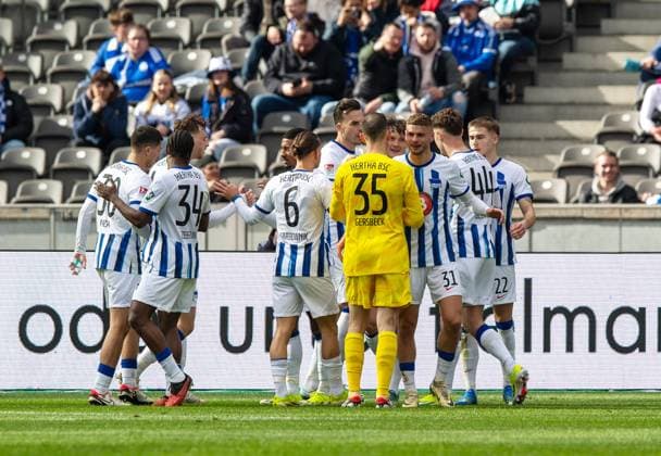 Soccer, Men, Season 2023 2024, 2 Bundesliga 26 Matchday , Hertha BSC FC Schalke 04, Hertha celebrates after goal to 3 2 by Marten Winkler Hertha BSC , 17 03 2024, Copyright: xSebastianxRäppold MatthiasxKochx
