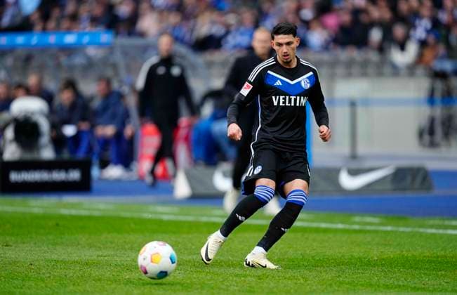 Germany, Berlin, 17 03 2024, Olympic Stadium, Hertha BSC vs FC Schalke 04 2 Bundesliga, Yusuf Kabadayi FC Schalke 04 controls the ball Berlin Olympic Stadium Berlin Germany eu-images-659