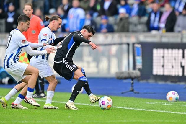 Michal Karbownik Hertha BSC, 06 , duel, with Yusuf Kabadayi Werder Bremen, 17 , GER, Hertha BSC vs Schalke 04, Soccer Men, 2 Bundesliga, Season 2023 2024, Matchday 26, 17 03 2024 DFL REGULATES PROHIBIT ANY USE OF PHOTOGRAPHS AS IMAGE SEQUENCES AND OR QUASI VIDEO GER, Hertha BSC vs Schalke 04, Mens football, Bundesliga 2, Season 2023 2024, Matchday 26, 17 03 2024 Berlin Copyright: xEibner-Pressefotox xClaudiusxRauchx EP_CRH