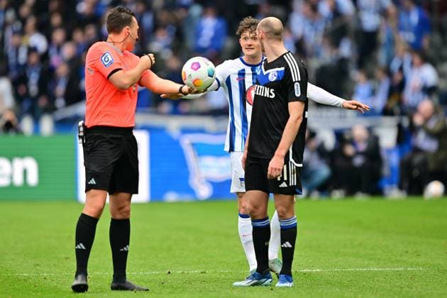 Fabian Reese Hertha BSC, 11 , Henning Matriciani Werder Bremen, 41 , GER, Hertha BSC vs Schalke 04, Soccer Men, 2 Bundesliga, Season 2023 2024, 26 Matchday, 17 03 2024 DFL REGULATIONS PROHIBIT ANY USE OF PHOTOGRAPHS AS IMAGE SEQUENCES AND OR QUASI VIDEO GER, Hertha BSC vs Schalke 04, Soccer Men, 2 Bundesliga, Season 2023 2024, 26 Matchday, 17 03 2024 Berlin Copyright: xEibner-Pressefotox xClaudiusxRauchx EP_CRH