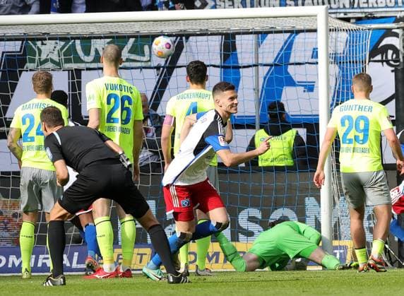 2 Liga Season 2023 2024 26 Matchday 17 03 2024 Hamburger SV SV Wehen Wiesbaden at Volksparkstadion 2 0 Laszlo Benes Hamburger SV , TW Florian Stritzel SV Wehen Wiesbaden is beaten DFL REGULATIONS PROHIBIT ANY USE OF PHOTOGRAPHS AS IMAGE SEQUENCES AND OR QUASI VIDEO