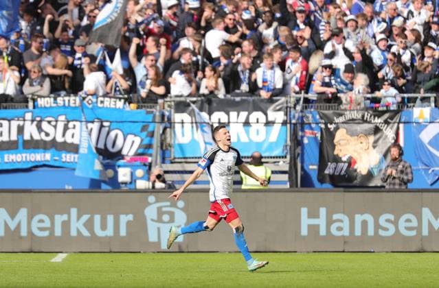 GER, 2 Liga, Hamburger SV vs SV Wehen Wiesbaden 17 03 2024, Volksparkstadion, Hamburg, GER, 2 Liga, Hamburger SV vs SV Wehen Wiesbaden in the picture picture shows Goal celebration Goal scorer Laszlo Benes Hamburger SV 08 celebrates the goal to 2 0 nordphotoxGmbHx xTauchnitz nph00059