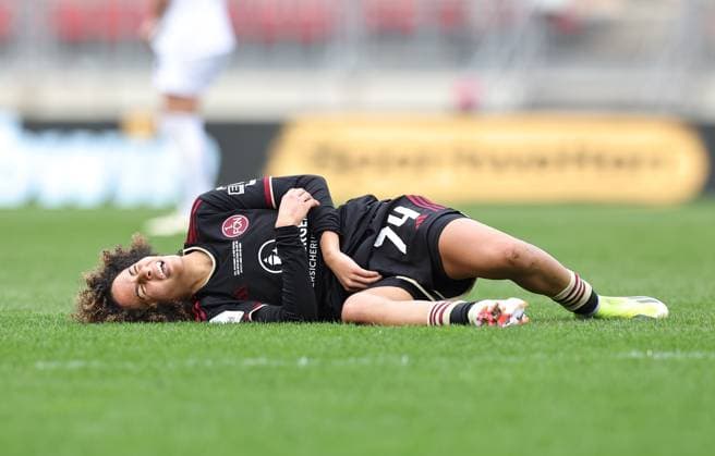 17 03 2024 Soccer Season 2023 2024 1 Women Soccer Bundesliga 16 Matchday 1 FC Nürnberg FCN Club SC Freiburg Sportfoto Zink DaMa xdaxmax Amira Arfaoui 74, 1 FC Nürnberg FCN with pain injury injured on the ground